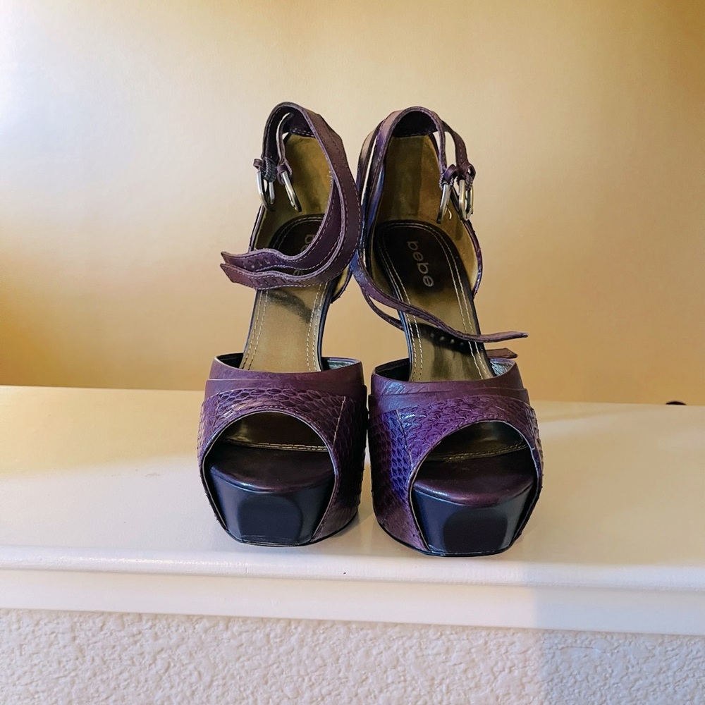 Bebe Purple platform 6” gold tip heels.